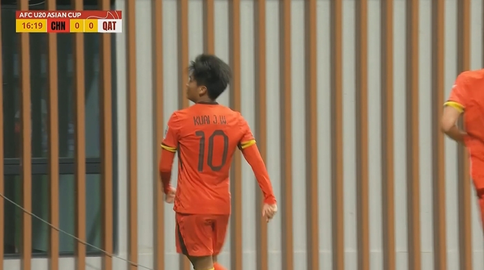  國(guó)青1-0卡塔爾！蒯紀(jì)聞精彩低射破門，毛偉杰就地反搶送助攻