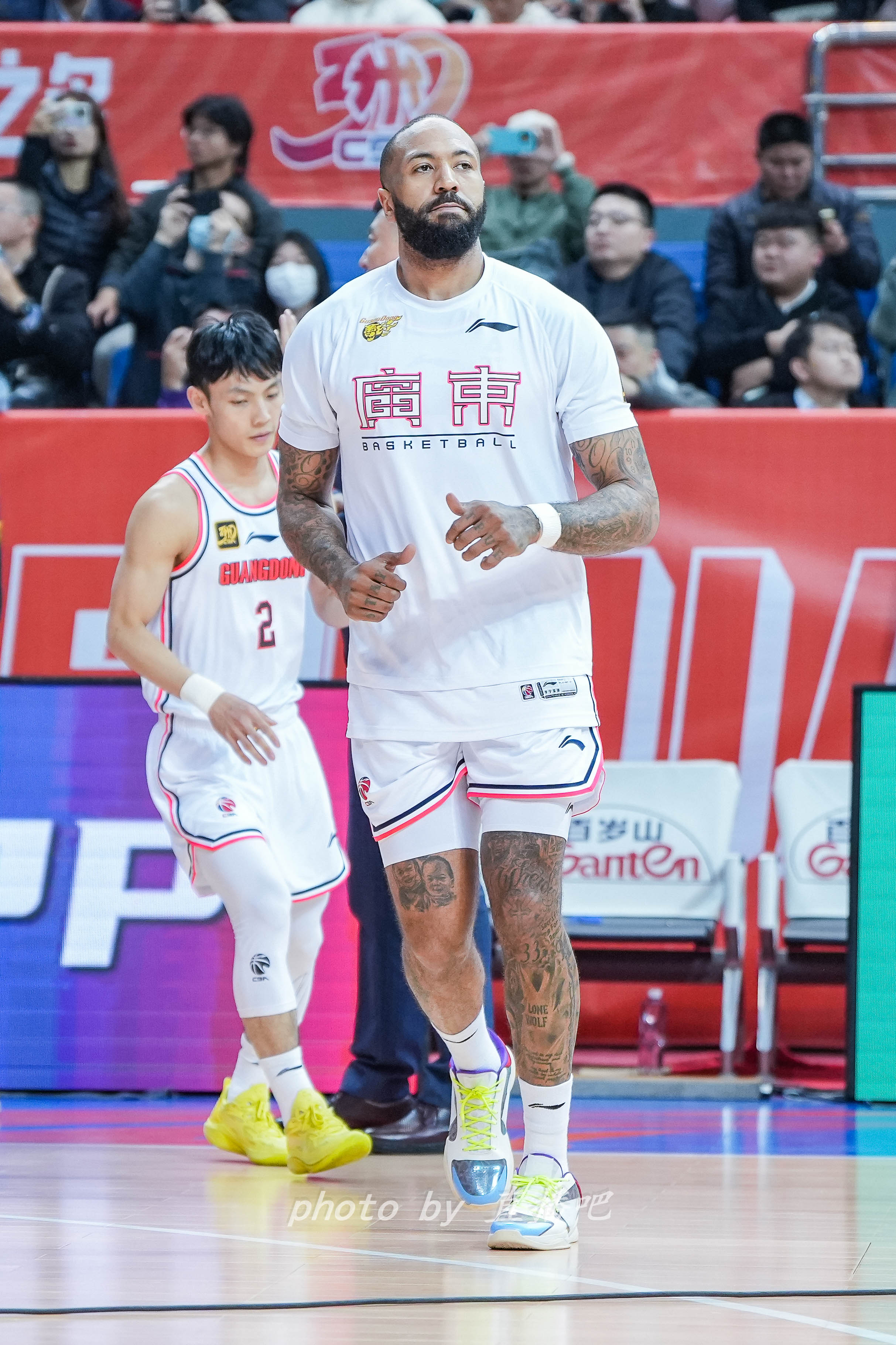  打得不錯！36歲吉倫沃特原本的第三外援卻成廣東男籃的真大腿