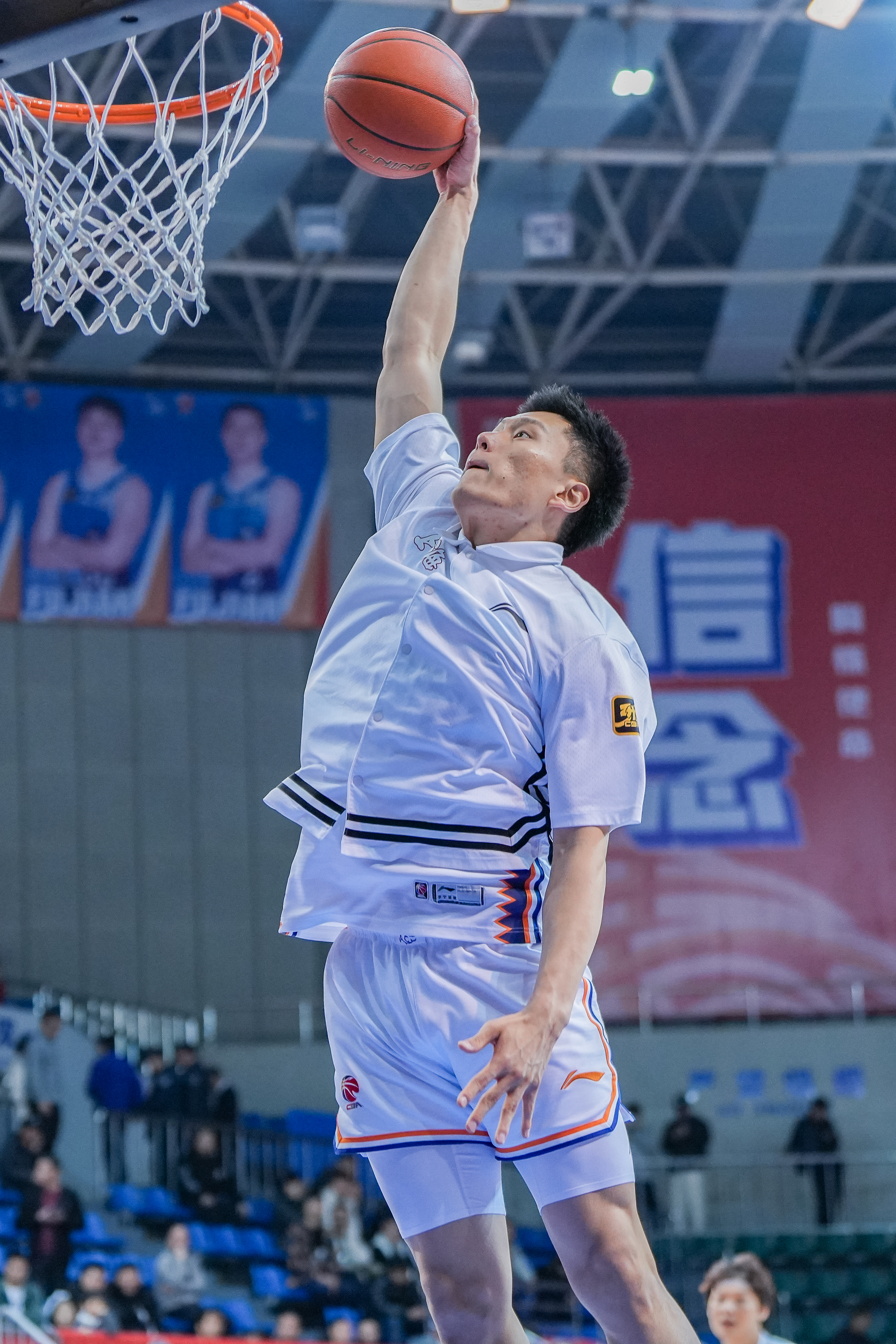  持續(xù)漲球！上海男籃“李花”組合—李弘權(quán)、李添榮