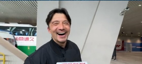  帶孩子和帶球隊(duì)哪個(gè)更累？謝暉笑言：都累，但帶孩子更累