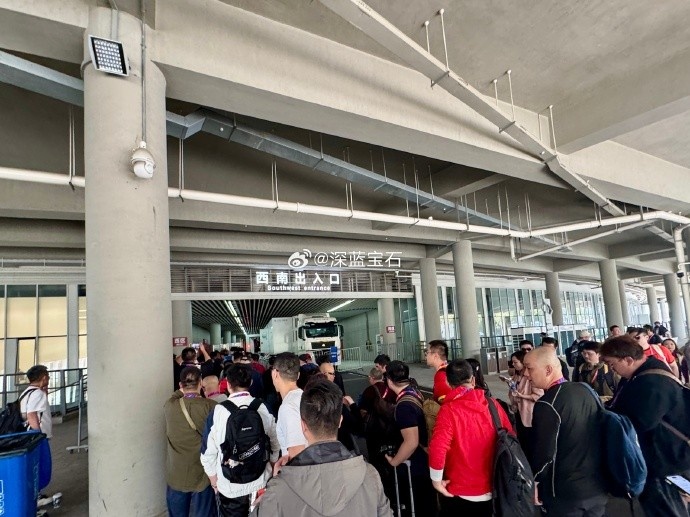  盛況空前！記者曬照：距離中澳之戰(zhàn)還有三小時，現(xiàn)場記者已超百名
