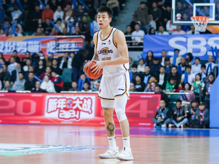  攻防俱佳！張鎮(zhèn)麟15中8拿到19分7板6助5斷2帽