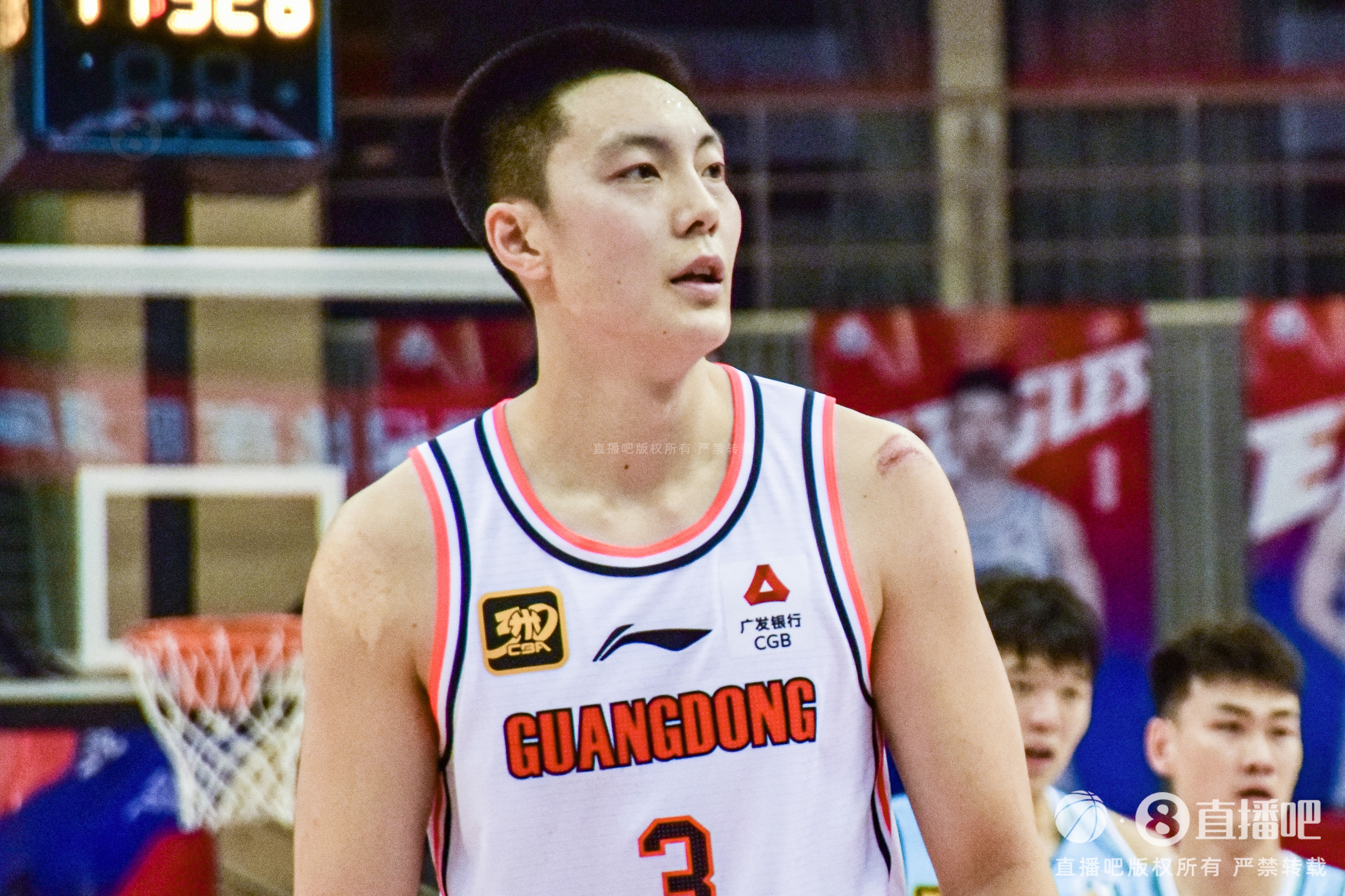  隊長歸來！胡明軒復出表現(xiàn)完美 7中4拿下11分3板5助0失誤