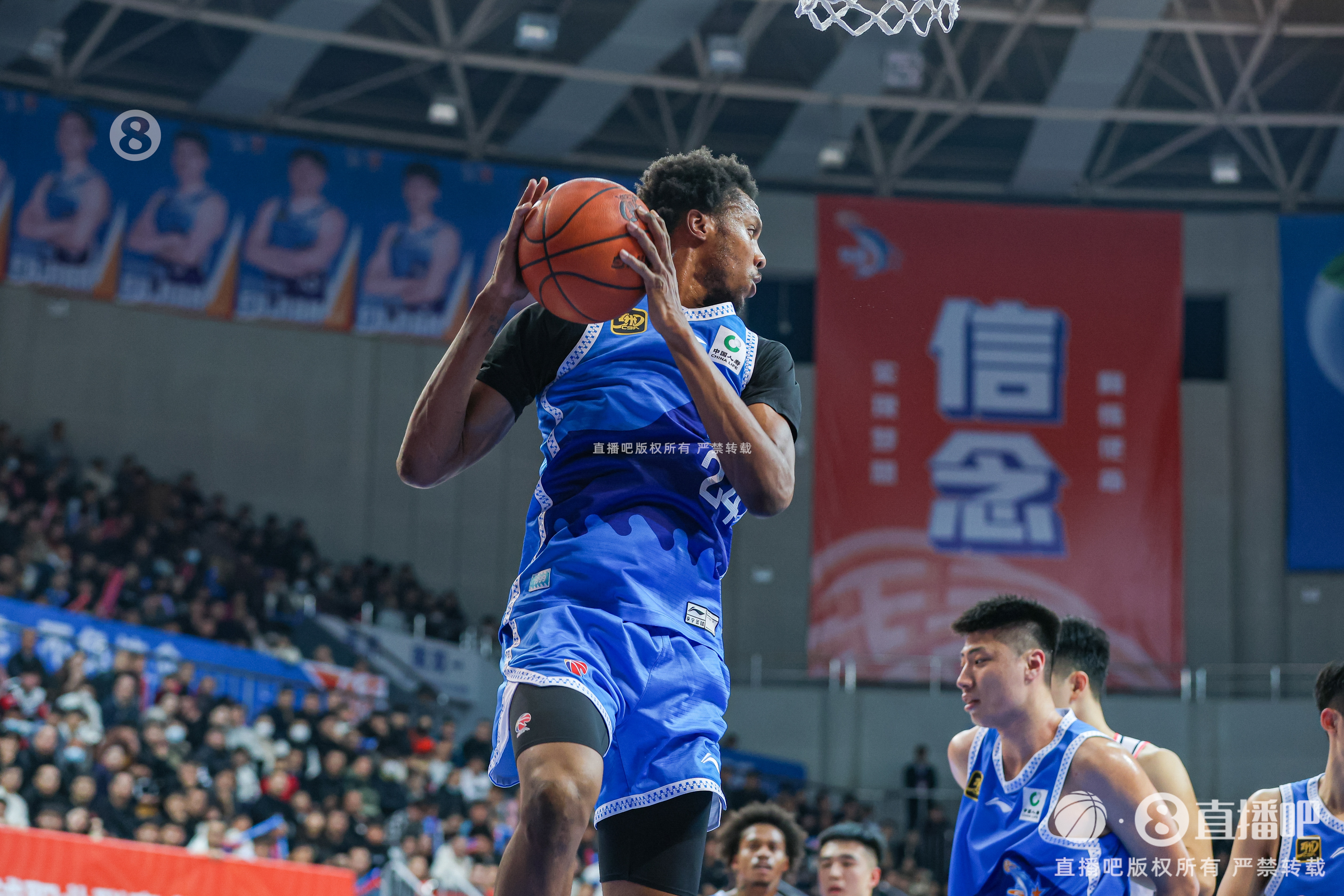  今天效率是真高！路易斯-金20中15&三分7中5怒砍41分8板4斷