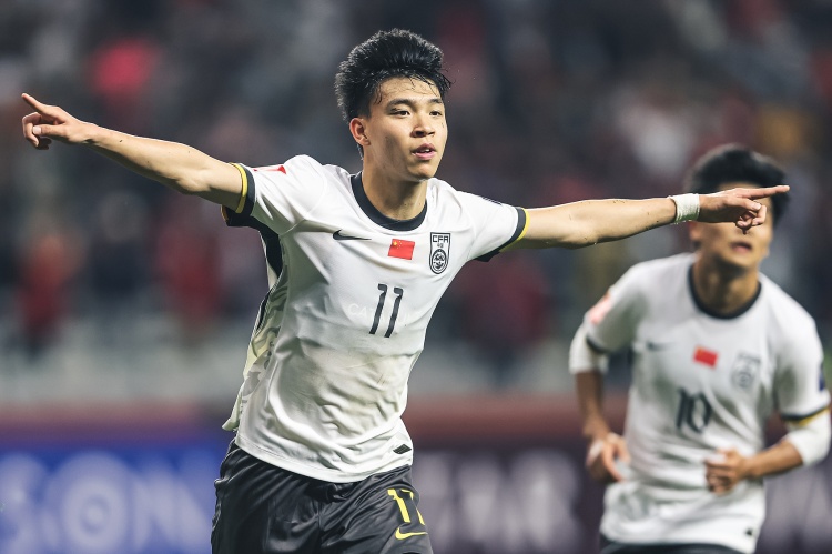  北青體育：18歲“跳級生”王鈺棟有望進(jìn)入國足客戰(zhàn)沙特名單！